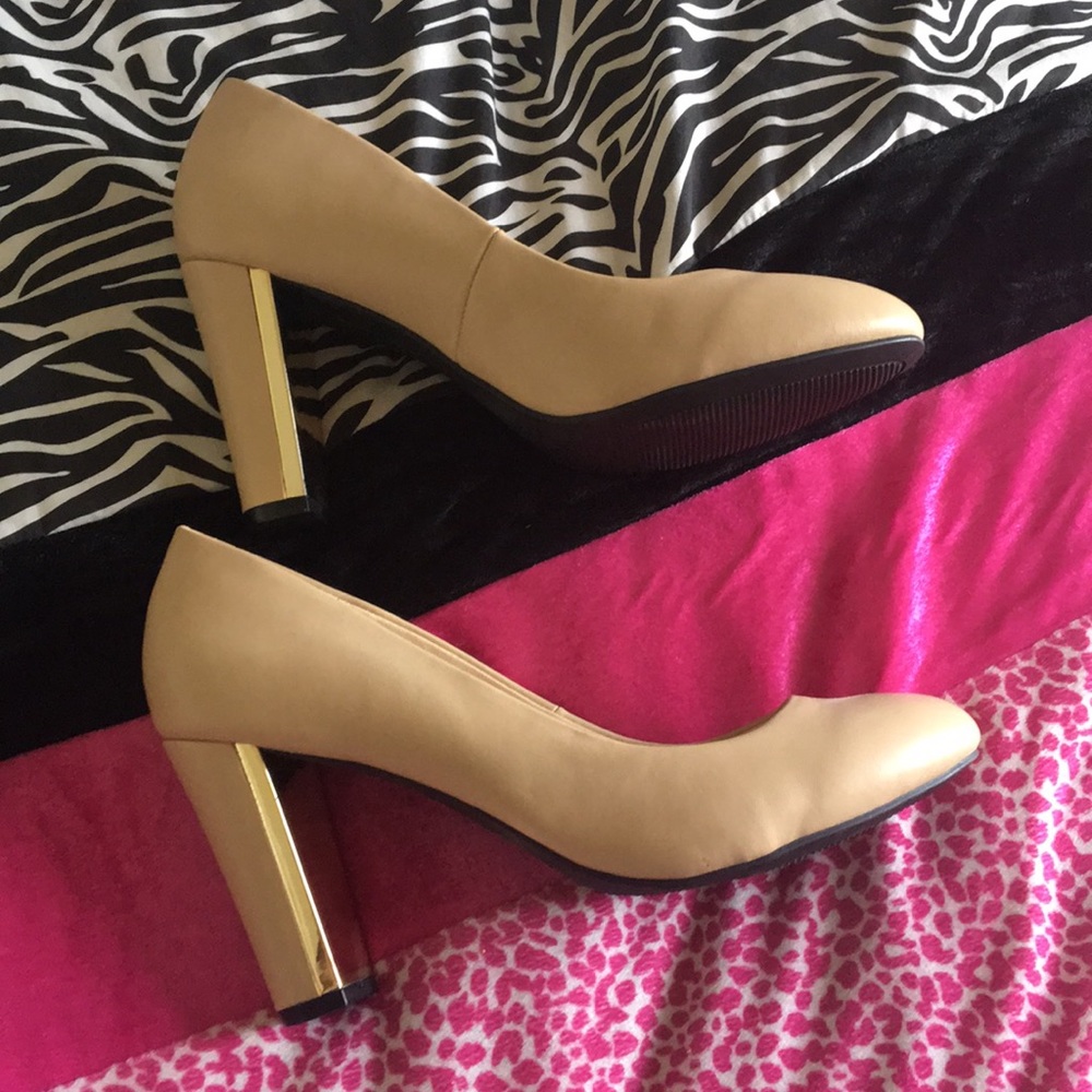 Tan casual work pumps👍